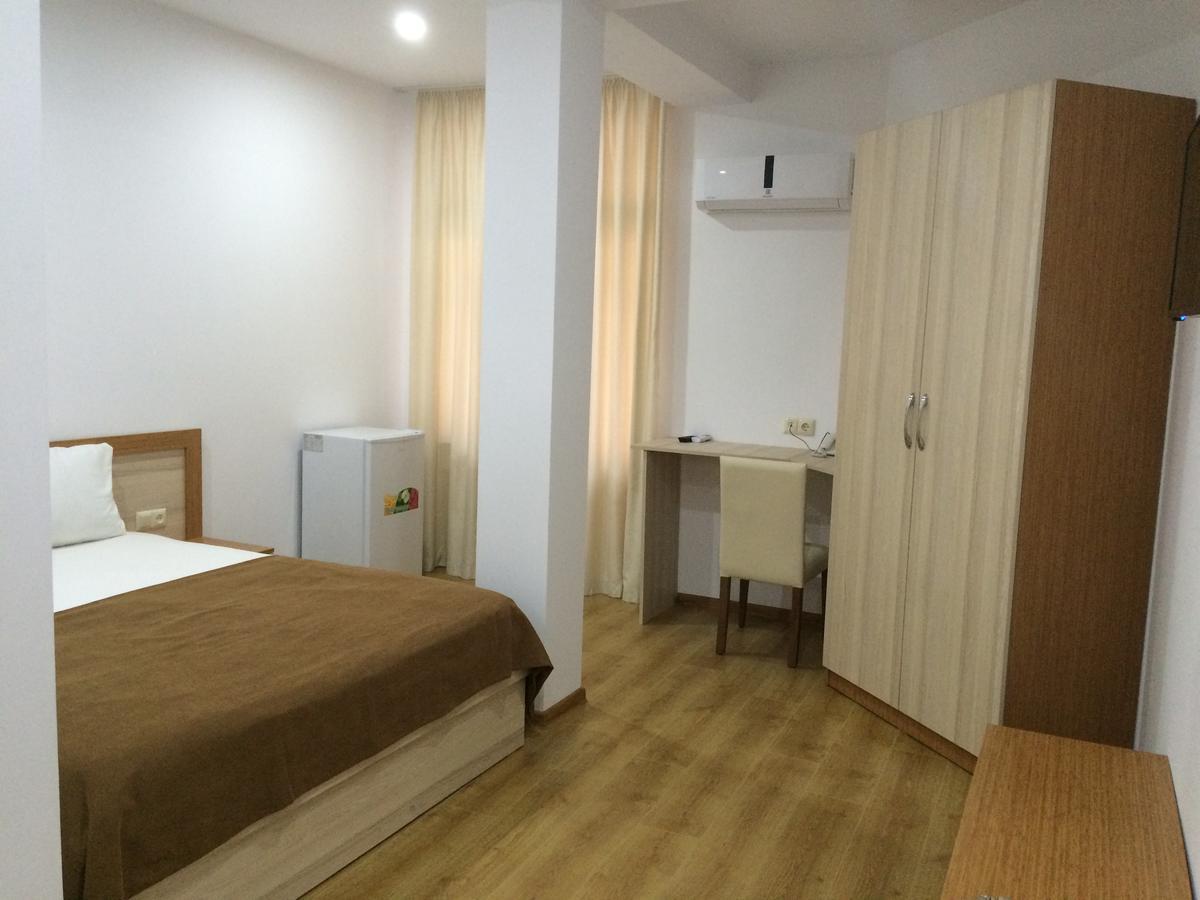 Hotel Marseille باتومي المظهر الخارجي الصورة